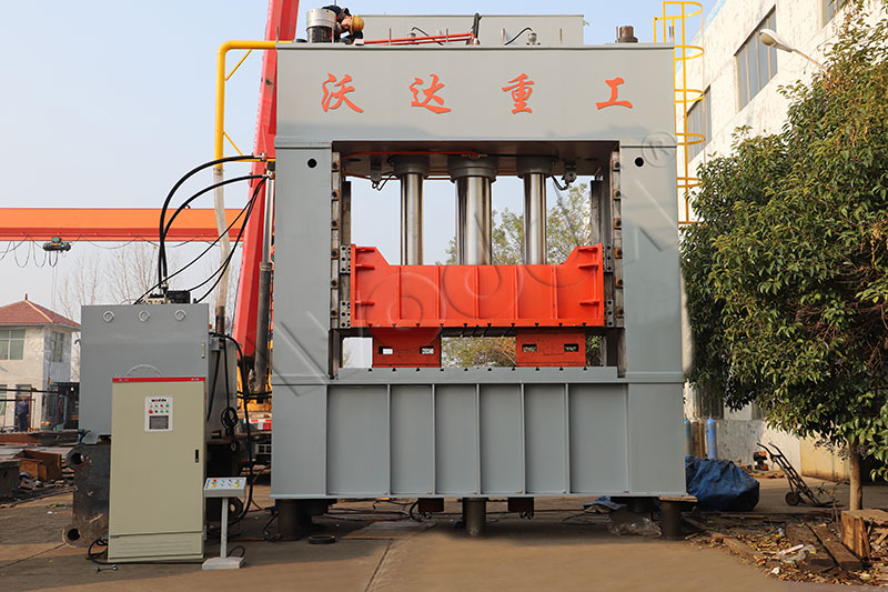 800噸框(kuàng)架式液壓機
