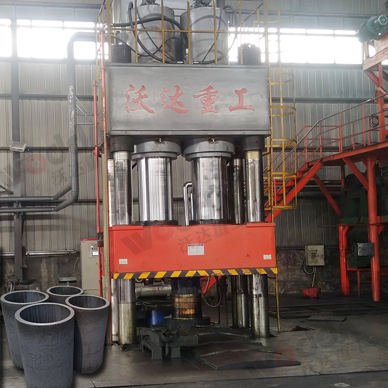 石墨(mò)坩(gān)埚自(zì)動化生(shēng)産線_2000噸坩埚(guō)液(yè)壓機_200噸液壓機廠家