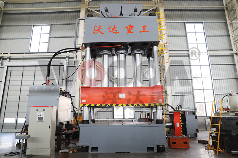 1500噸三梁四柱液(yè)壓機