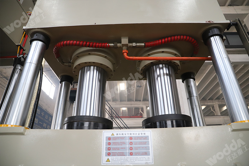 400噸(dūn)四柱液壓機