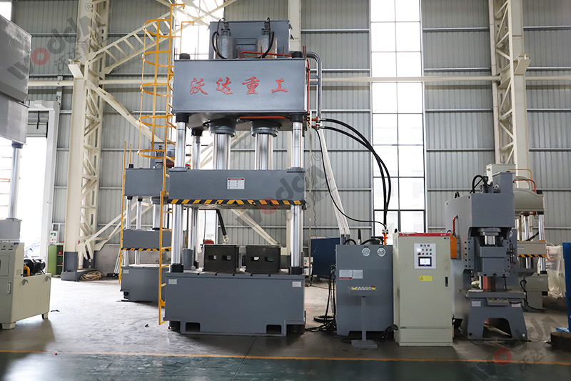 500噸四柱(zhù)液壓(yā)機