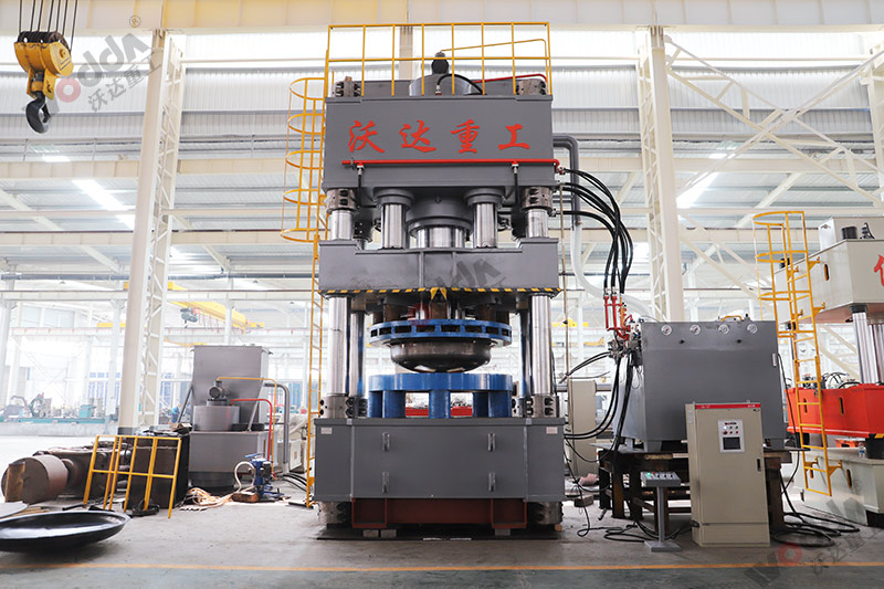 四柱(zhù)液壓機(jī)2500噸封頭(tóu)拉伸液壓機廠家