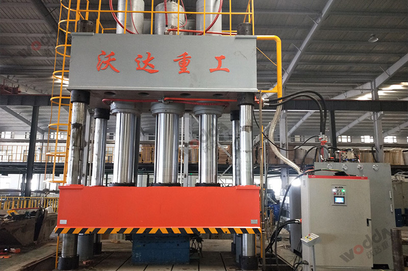 2000噸複合(hé)材料汽(qì)車(chē)配件(jiàn)液壓機(jī)
