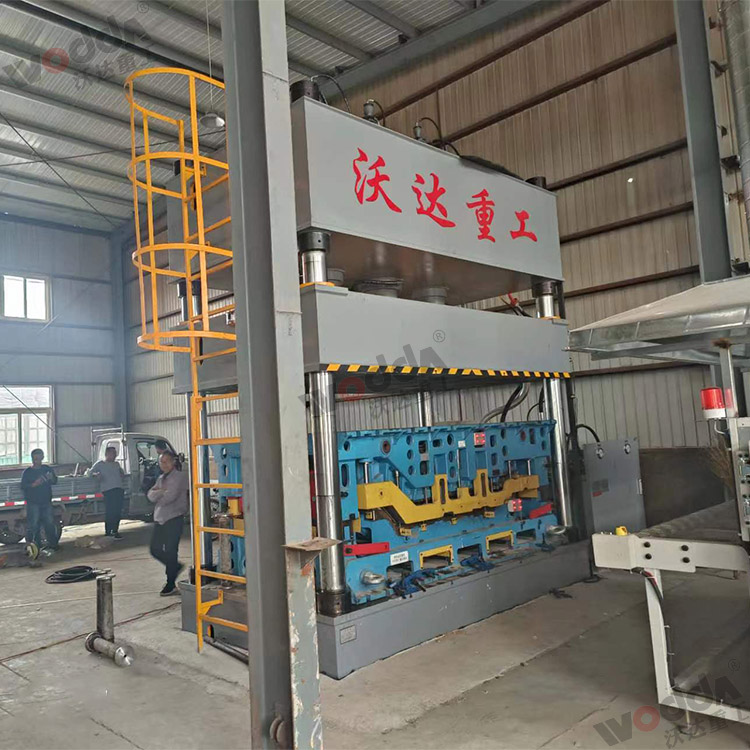 315噸汽(qì)車内飾件(jiàn)液壓機（圖(tú)3）