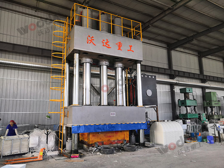 2000噸(dūn)玻璃(lí)鋼化糞池(chí)液壓機