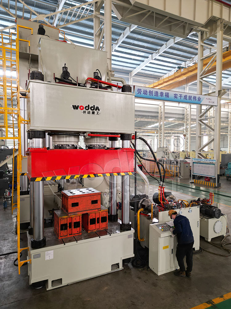 雙油(yóu)缸液(yè)壓(yā)機(jī)試機(jī)車間
