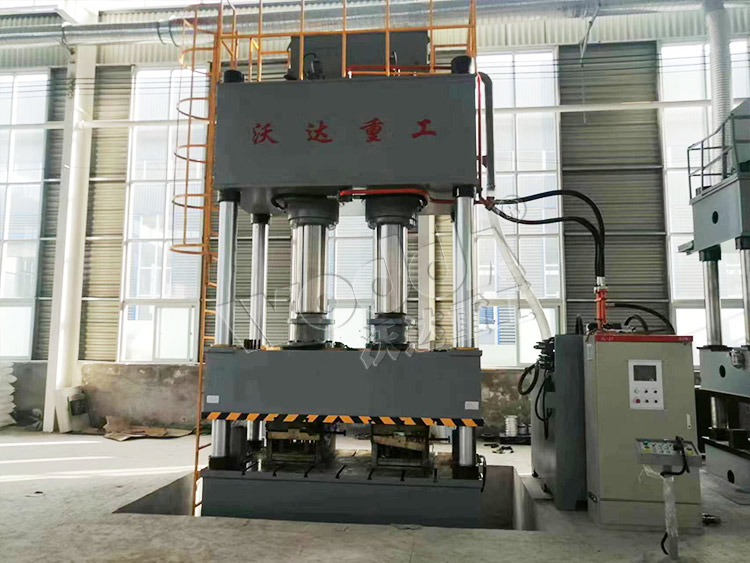 800噸四柱液(yè)壓機