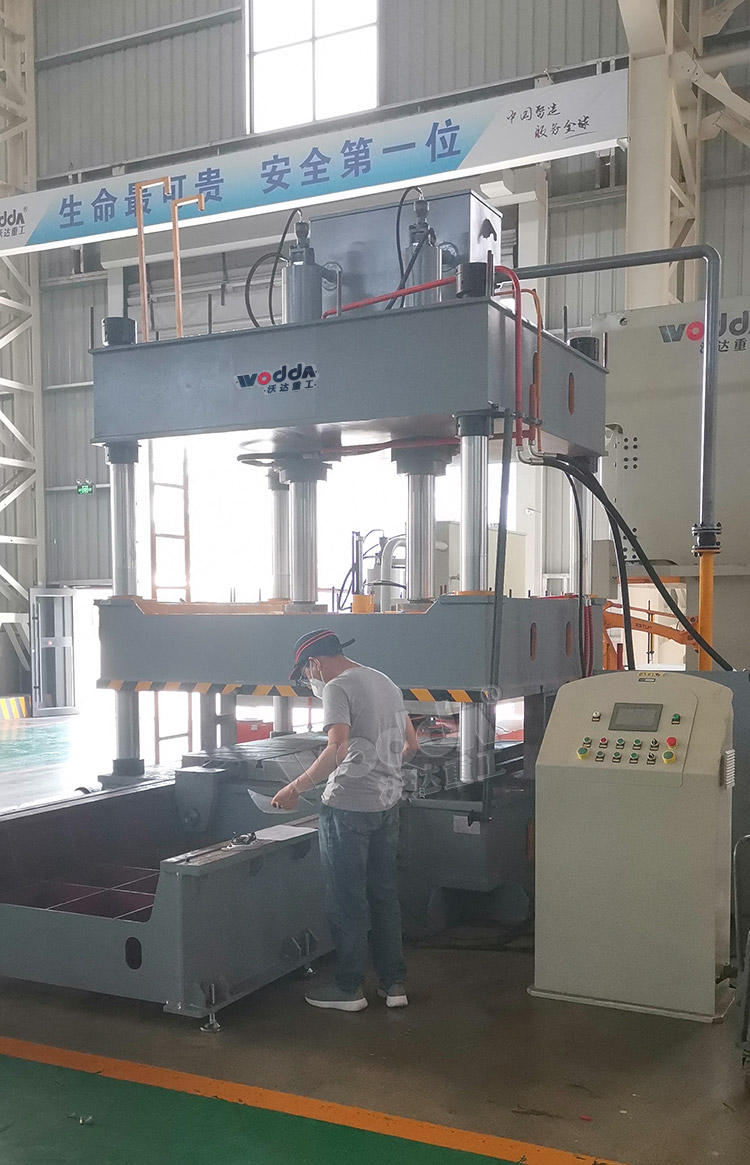 160輪胎模具試(shì)驗機車間實拍(pāi)圖