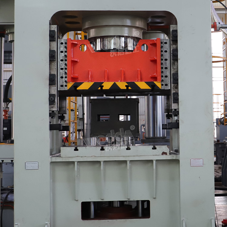 630t框架(jià)式液壓機機身(shēn)（液壓(yā)墊）