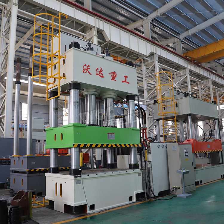 1000噸三梁(liáng)四柱(zhù)液(yè)壓機(jī)