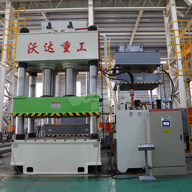 塑料(liào)托盤成型液壓機車間實拍