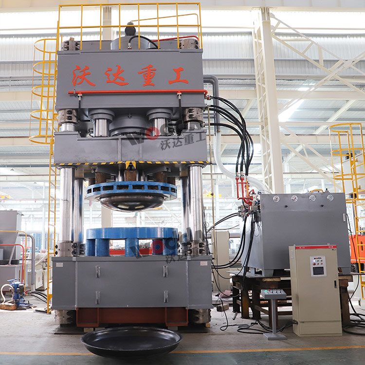 3000噸封頭液壓機(jī)車間(jiān)試機(jī)