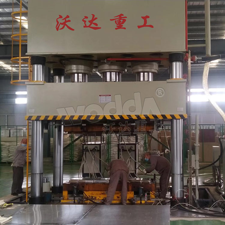 1500噸(dūn)玻璃鋼電纜橋架成型液壓機