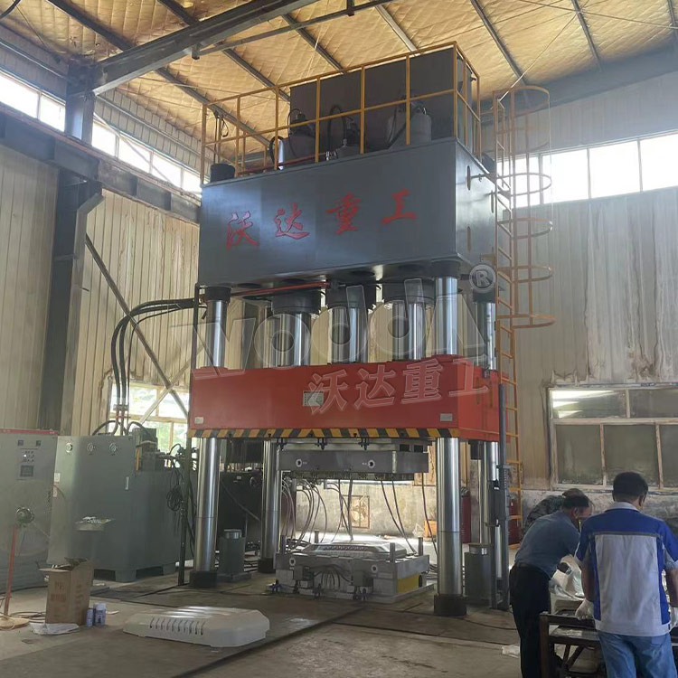 1500噸smc汽(qì)車覆(fù)蓋件成型(xíng)液壓機