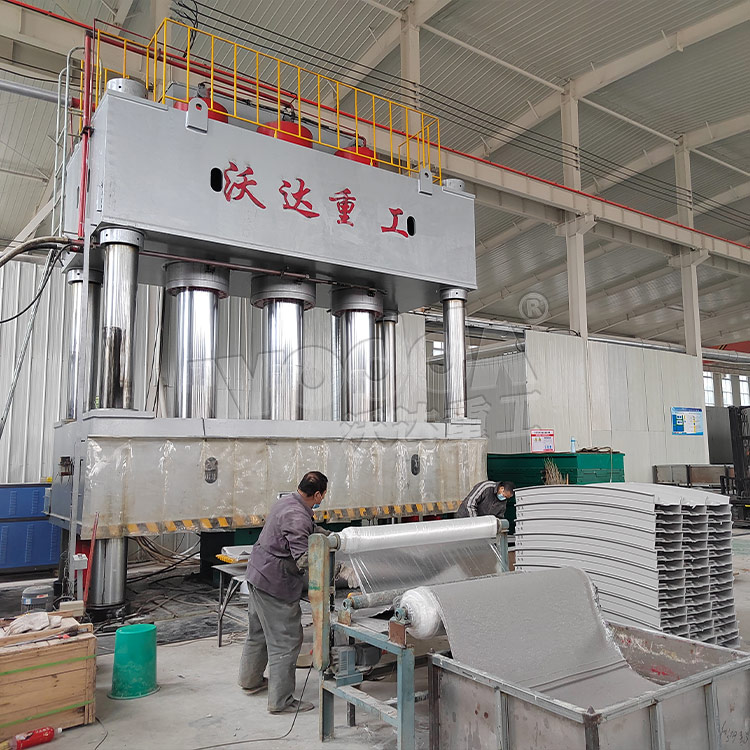 2000噸smc玻璃(lí)鋼電(diàn)纜橋(qiáo)架成型液(yè)壓機(jī)