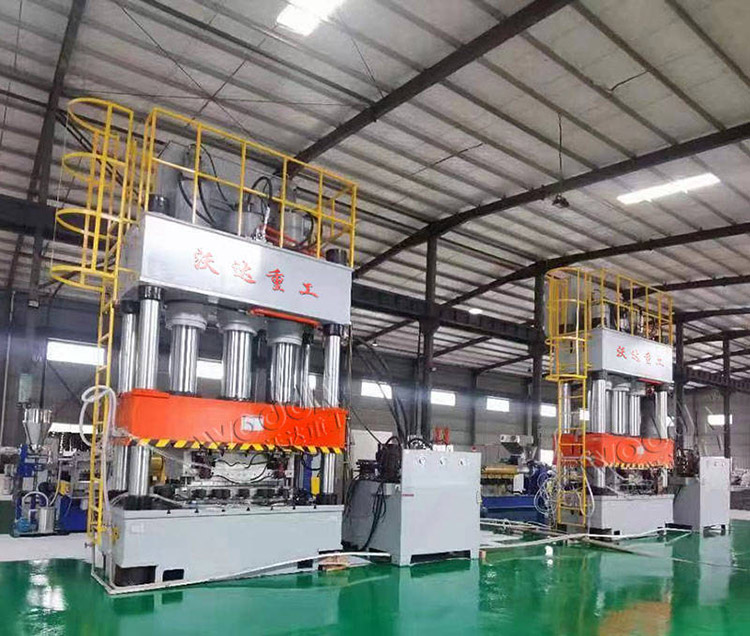 1000噸四(sì)柱液(yè)壓機模壓(yā)塑料(liào)建築模闆(pǎn)