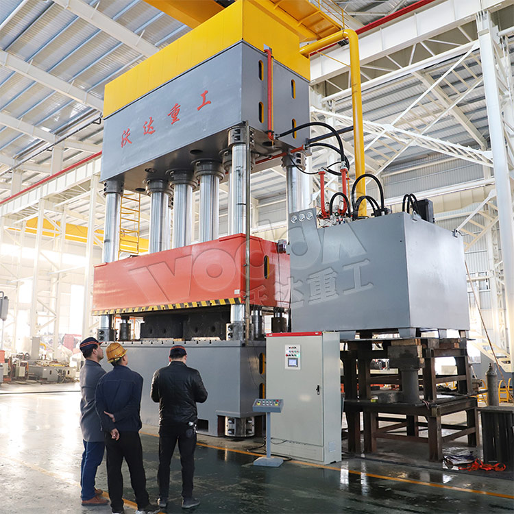 客戶(hù)試機2000噸玻(bō)璃(lí)鋼(gāng)冷卻塔風筒模壓液壓機