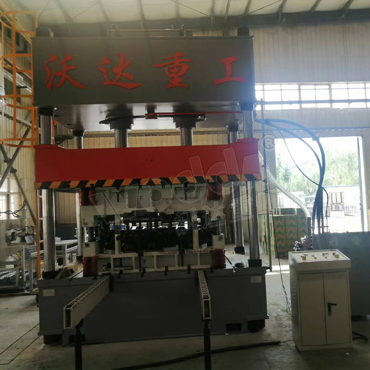 200噸汽(qì)車内飾件(jiàn)（内襯(chèn)門闆(pǎn)）液壓機