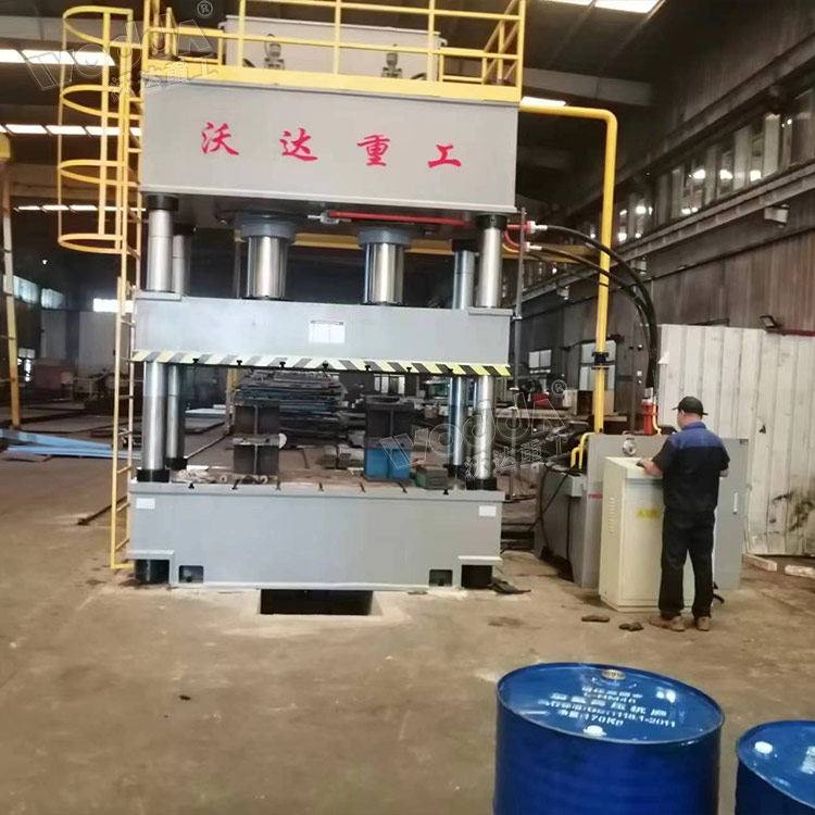 630噸四柱(zhù)液壓(yā)機