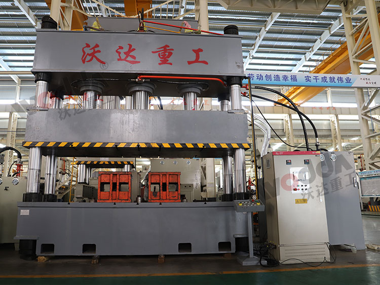 630噸複合漏糞(fèn)闆(pǎn)成型液壓機