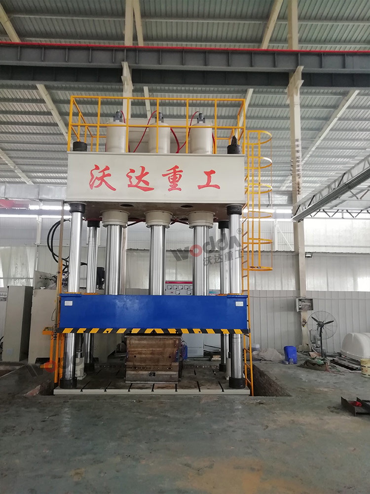 1000噸(dūn)玻(bō)璃(lí)鋼化(huà)糞池(chí)液壓機