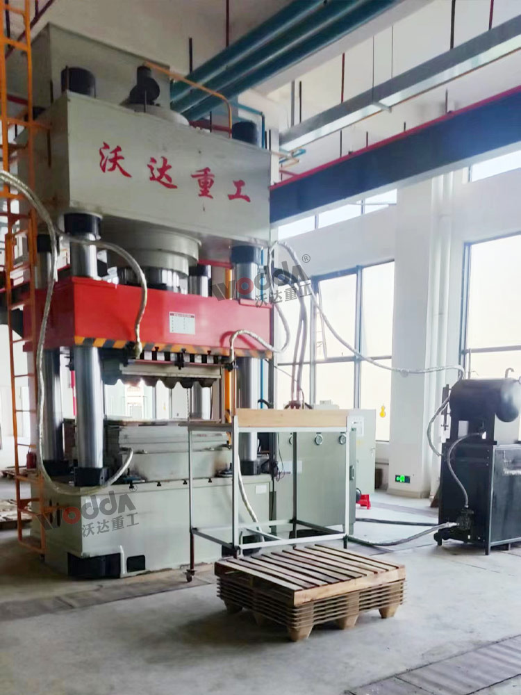 1000噸木屑(xiè)托盤成(chéng)型液壓(yā)機