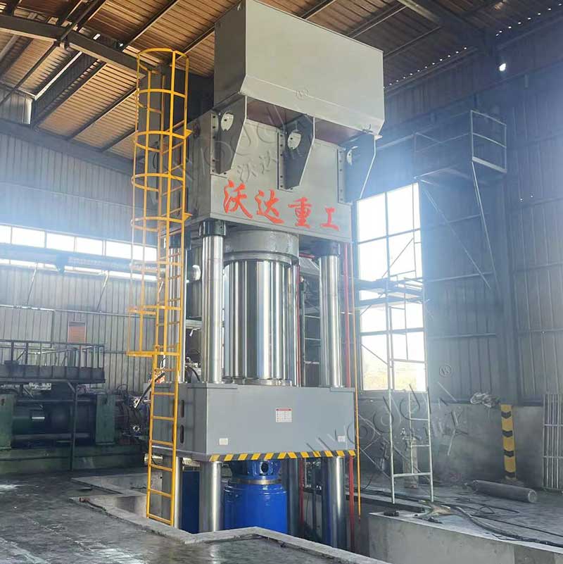 2000噸(dūn)雙工位石(shí)墨坩(gān)埚液壓機(jī)