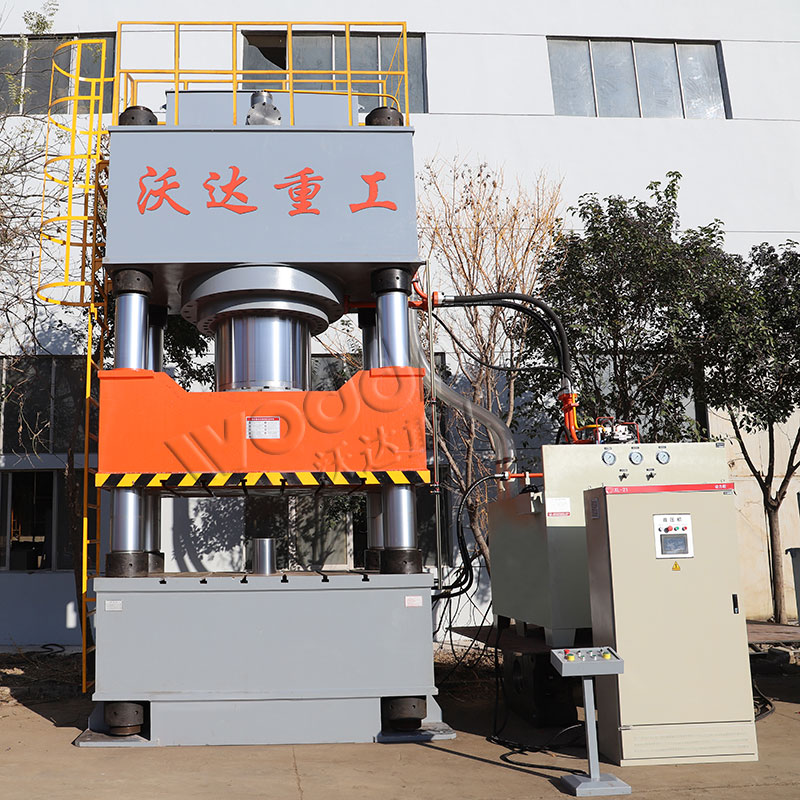 1000噸四(sì)柱液(yè)壓機(jī)