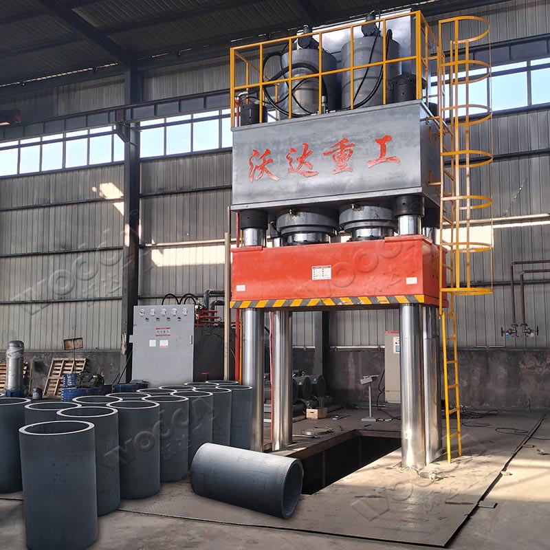 2000噸石墨(mò)坩埚成型液(yè)壓機(jī)